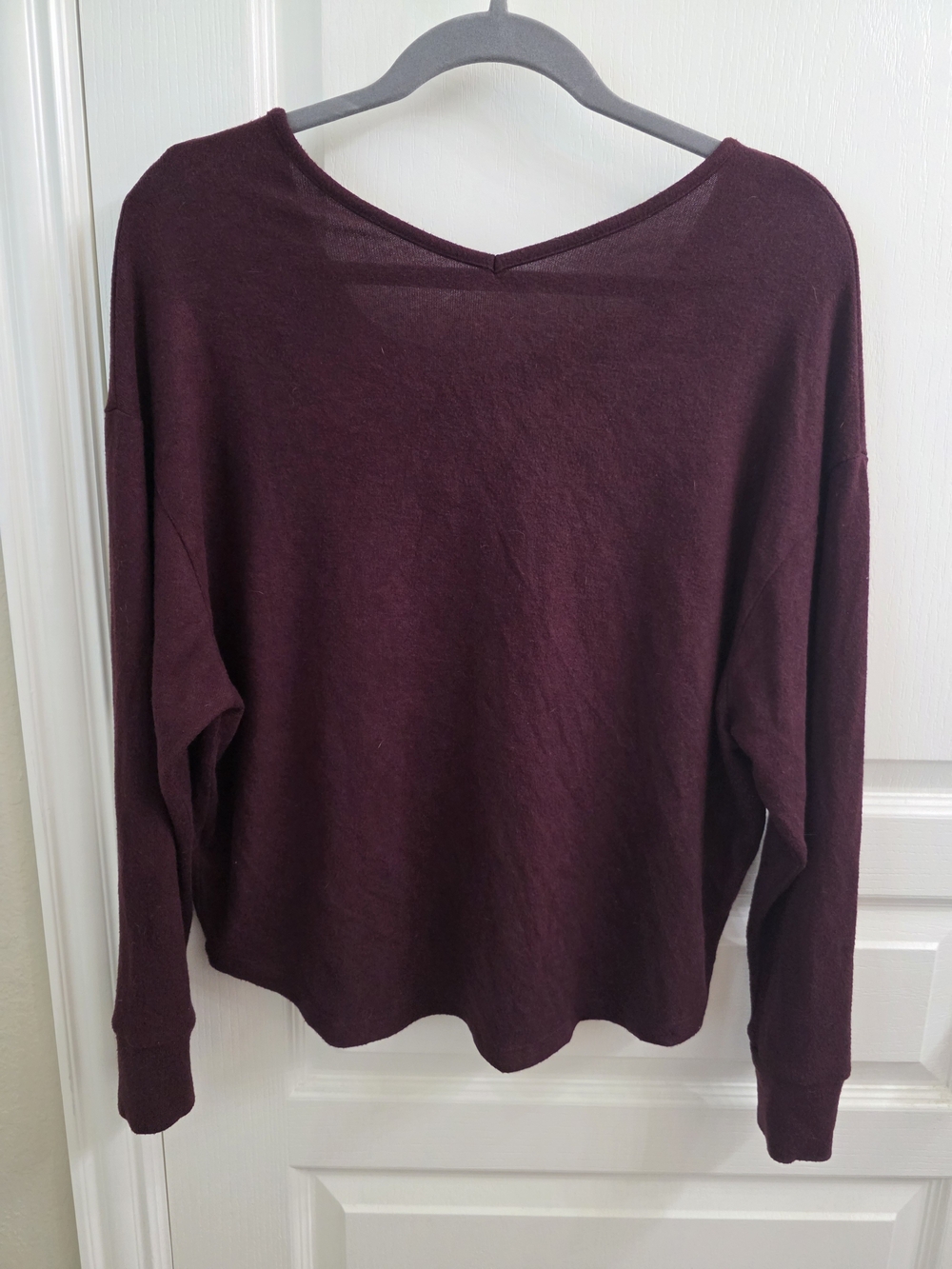 Maurices Women's Long Sleeve V-Neck Pullover in Deep Burgundy